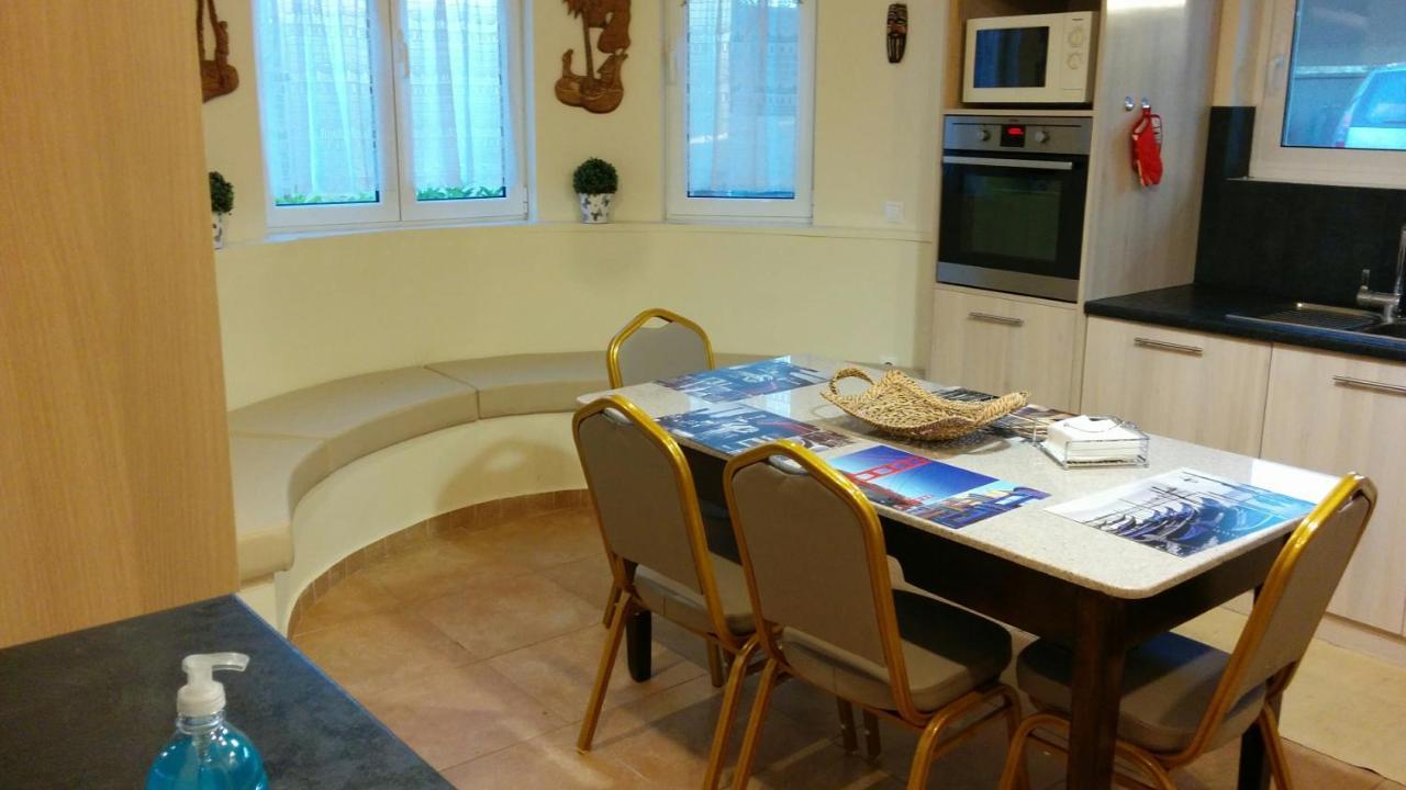 Vári Lovely 2-Bedroom Apartment At Greek Riviera מראה חיצוני תמונה