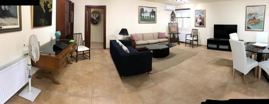 Vári Lovely 2-Bedroom Apartment At Greek Riviera מראה חיצוני תמונה